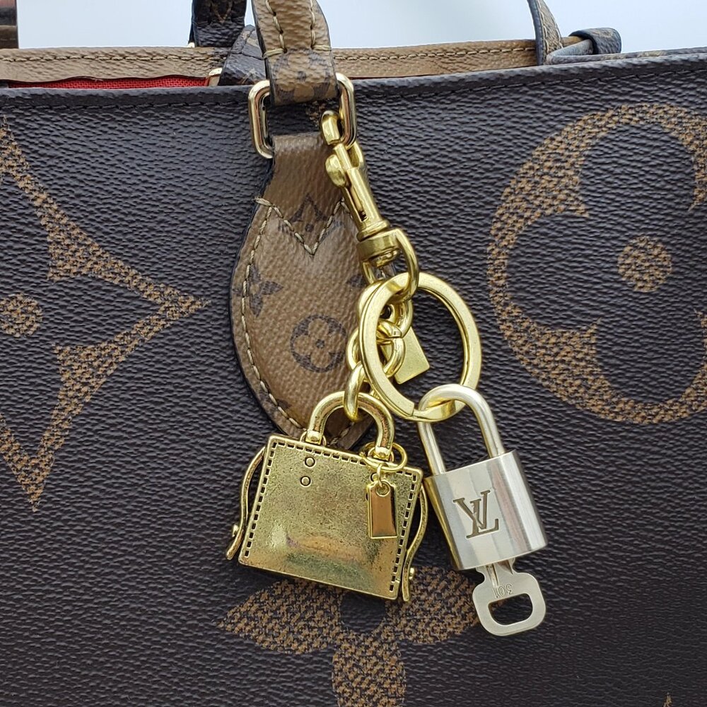 Louis Vuitton Authentic Gold Lock 🔒Unbranded Bag Keychain Charm for Bags - Picture 3 of 14